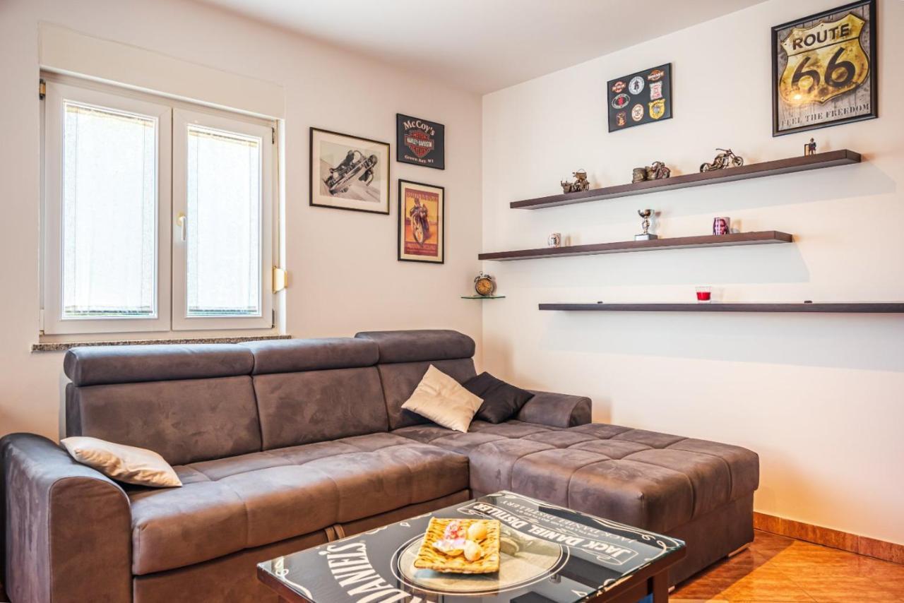 Apartment Charlie Ровинь Экстерьер фото